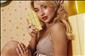 Nov� v�n� Sweet Tooth Lemon Pie od Sabriny Carpenter sv�d� k letn�m po�itk�m