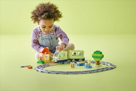 SOUT̎ o stavebnici LEGO DUPLO Interaktivn dobrodrun vlek