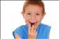 Ta ostuda! Syn ukradl dv� �okol�dy