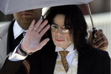 Lka podal Michaelu Jacksonovi smrteln koktejl?