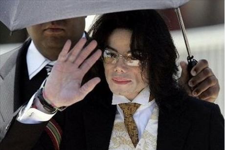 L�ka� podal Michaelu Jacksonovi smrteln� koktejl?