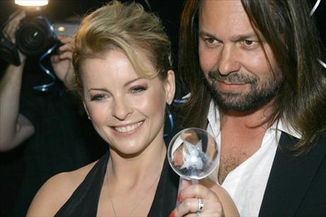 Iveta Bartošová píše knihu, není hloupá blondýna!