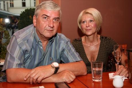 Miroslav Donutil relaxuje na chalup� a v lese na houb�ch