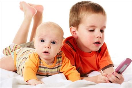 dva malí kluci, děti