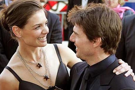 Katie Holmes málem uhořela v autě