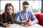 Stálé sledování mobilního telefonu může zabít váš vztah