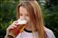 �eny, zvl�t� ty mlad��, maj� pivo st�le rad�ji